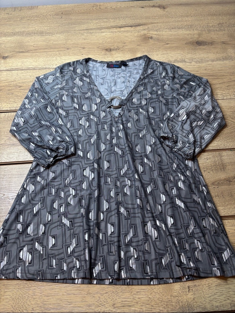 Women’s Diva Blue Gray Geometric V-Neck Tunic with Ring Detail Size 1X